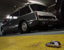 Laden Sie das Bild in den Galerie-Viewer, Citroen DS break miniature silver
