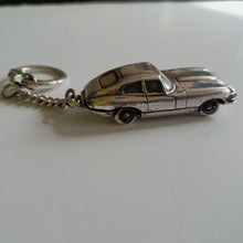 Load image into Gallery viewer, Jaguar E-type keyring 1:87