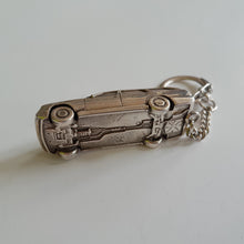 Load image into Gallery viewer, Mercedes w123 stationwagon keyring 1:87