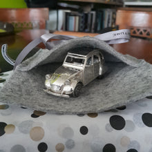 Load image into Gallery viewer, Citroën 2cv 1:43