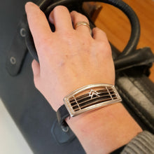 Load image into Gallery viewer, 2cv grill bracelet
