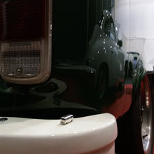 Cargar imagen en el visor de la galería, Sterling silver Volkswagen Van Bulli T2 Panelvan 1:160