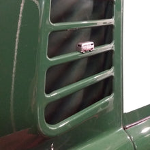 Cargar imagen en el visor de la galería, Volkswagen Bulli Van T2 Silver 1:160 Panelvan Sterling