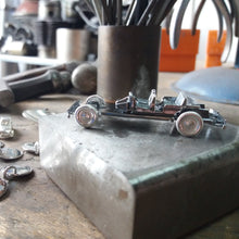 Load image into Gallery viewer, Traction Avant in the making interior 1:87 silver