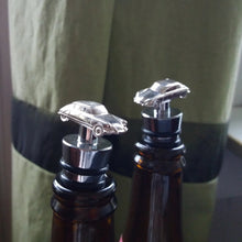Cargar imagen en el visor de la galería, Citroën DS and ID sterling silver bottle stopper