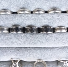 Cargar imagen en el visor de la galería, Tyre rings in silver and carbon steel car tire bands