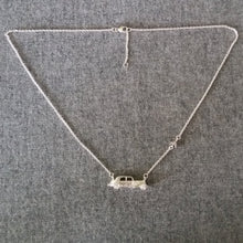 Cargar imagen en el visor de la galería, Citroën traction avant necklace oldtimer jewel