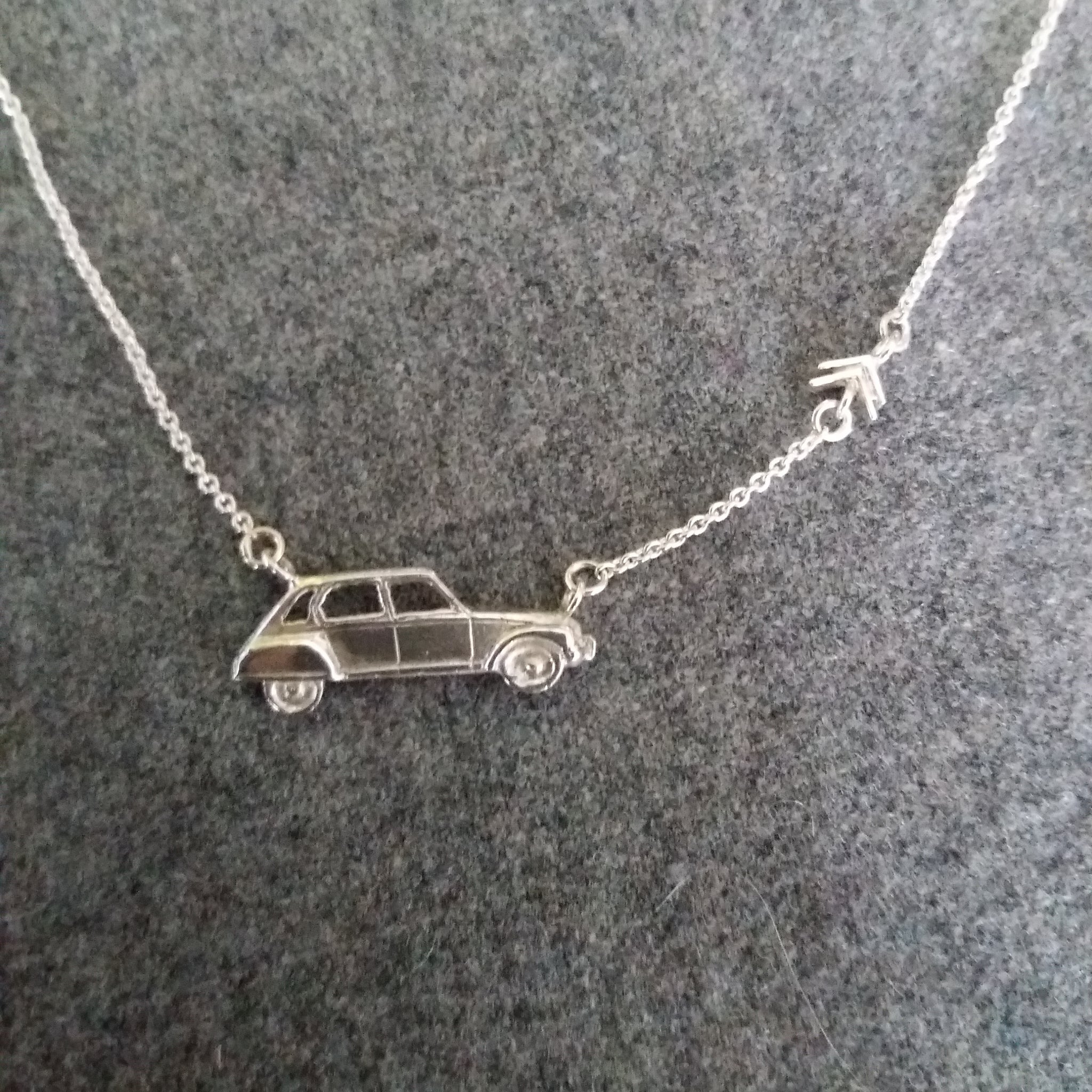Car necklace with chevron – TresPrecieuxVoiture