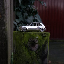 Laden Sie das Bild in den Galerie-Viewer, detailed sterling silver Renault 5 turbo