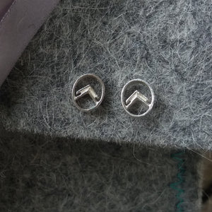 Chevron earstuds silver