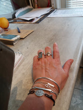 Laden Sie das Bild in den Galerie-Viewer, Double chevron signet ring