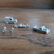 Charger l&#39;image dans la galerie, Sterling silver 1:160 landrover in various options