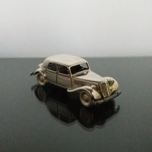 Traction Avant 15 six and decapotable in sterling silver