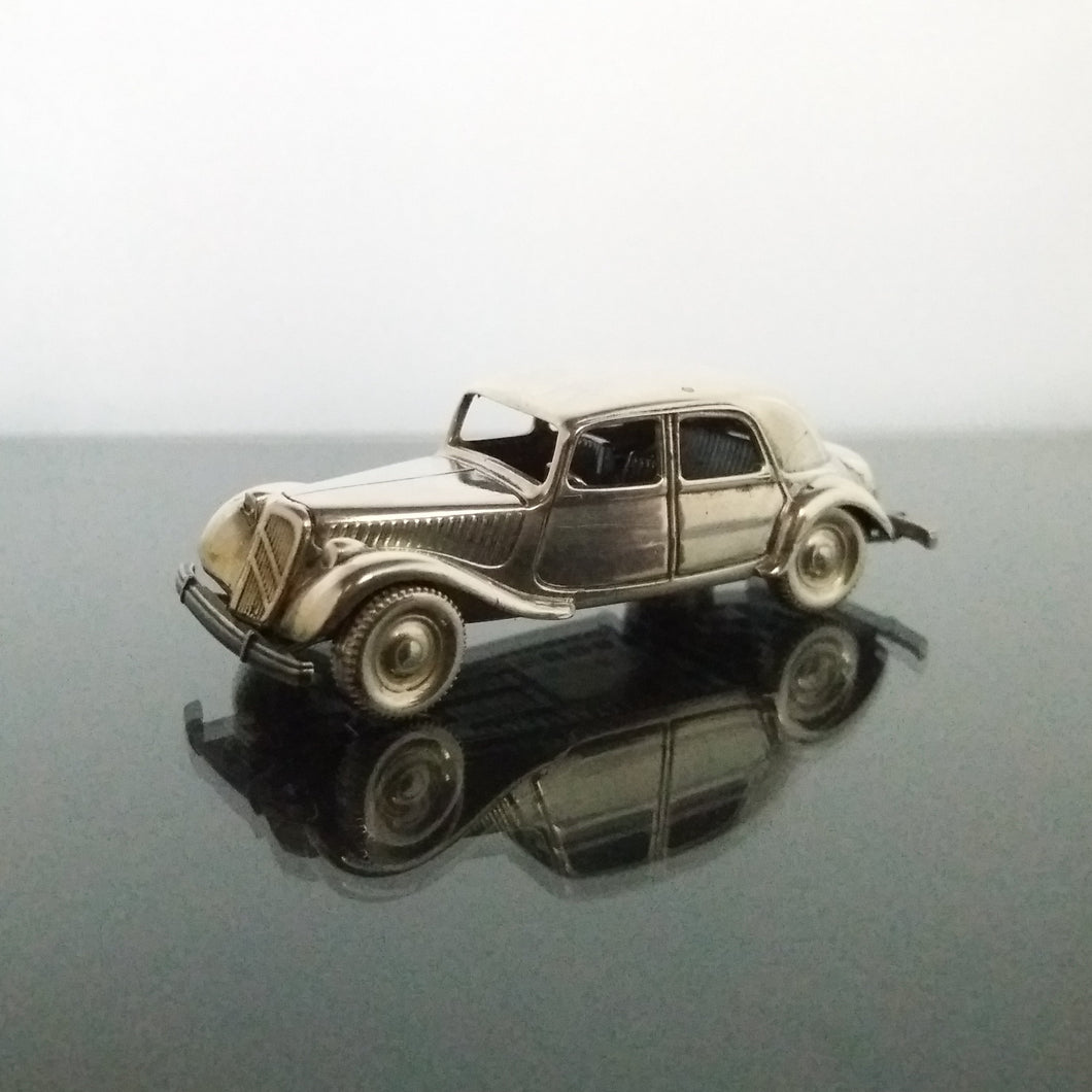 Traction Avant 15 six and decapotable in sterling silver