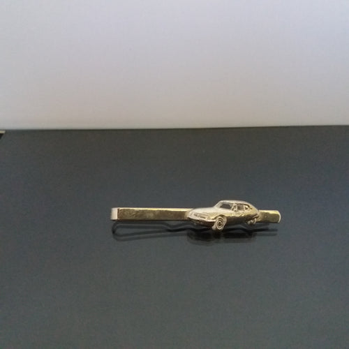 Tie clip or pin with car