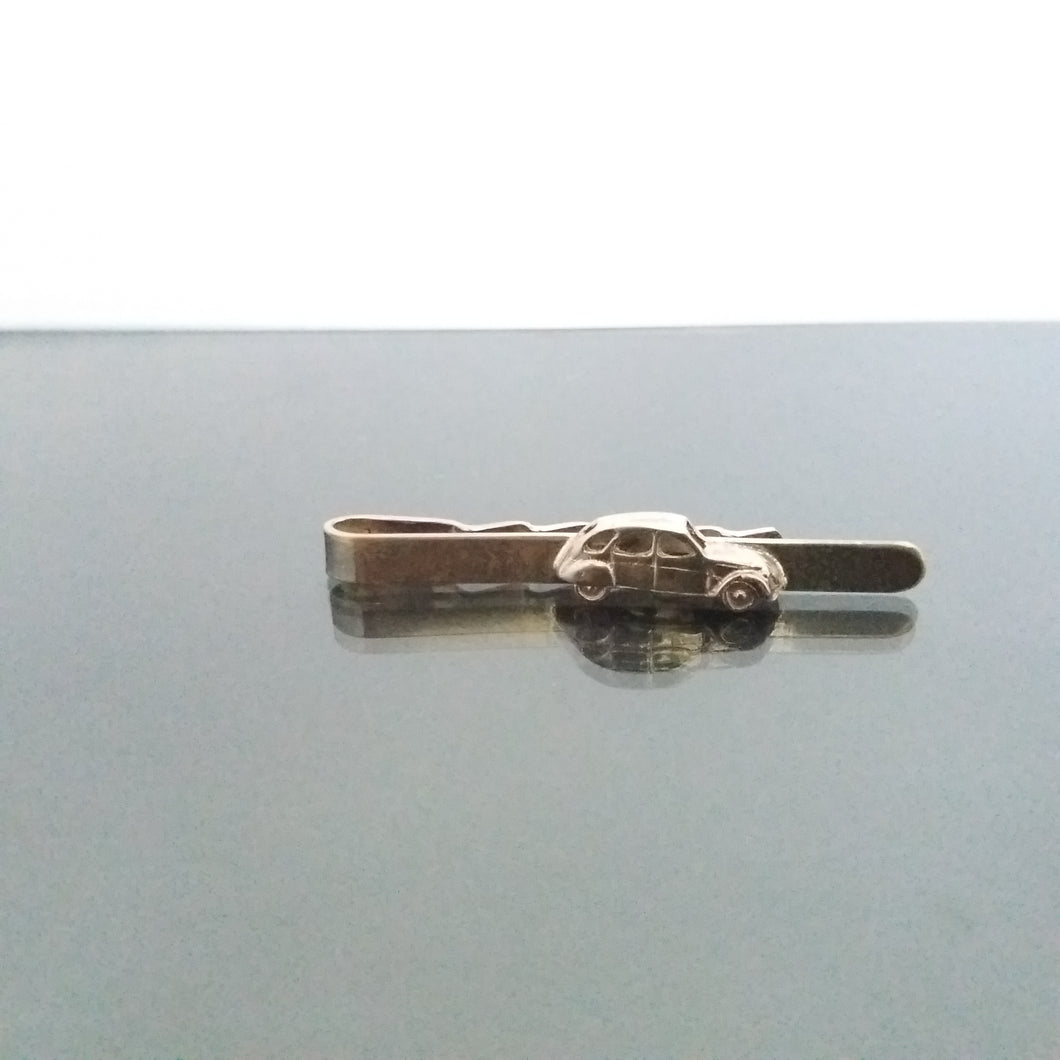 Tie clip or pin with car