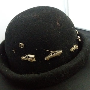 Tie clip or pin with car