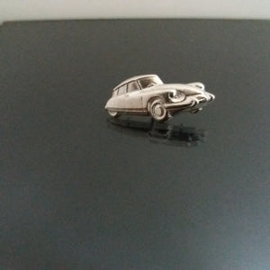 Tie clip or pin with car