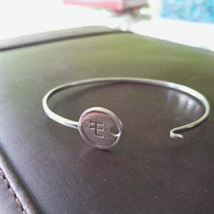 Gear shift pattern bangle