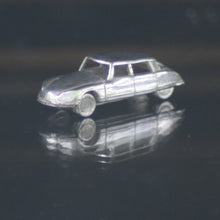 Laden Sie das Bild in den Galerie-Viewer, Citroen DS miniature 1:160 silver