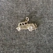 Load image into Gallery viewer, Traction Avant 2D pendant